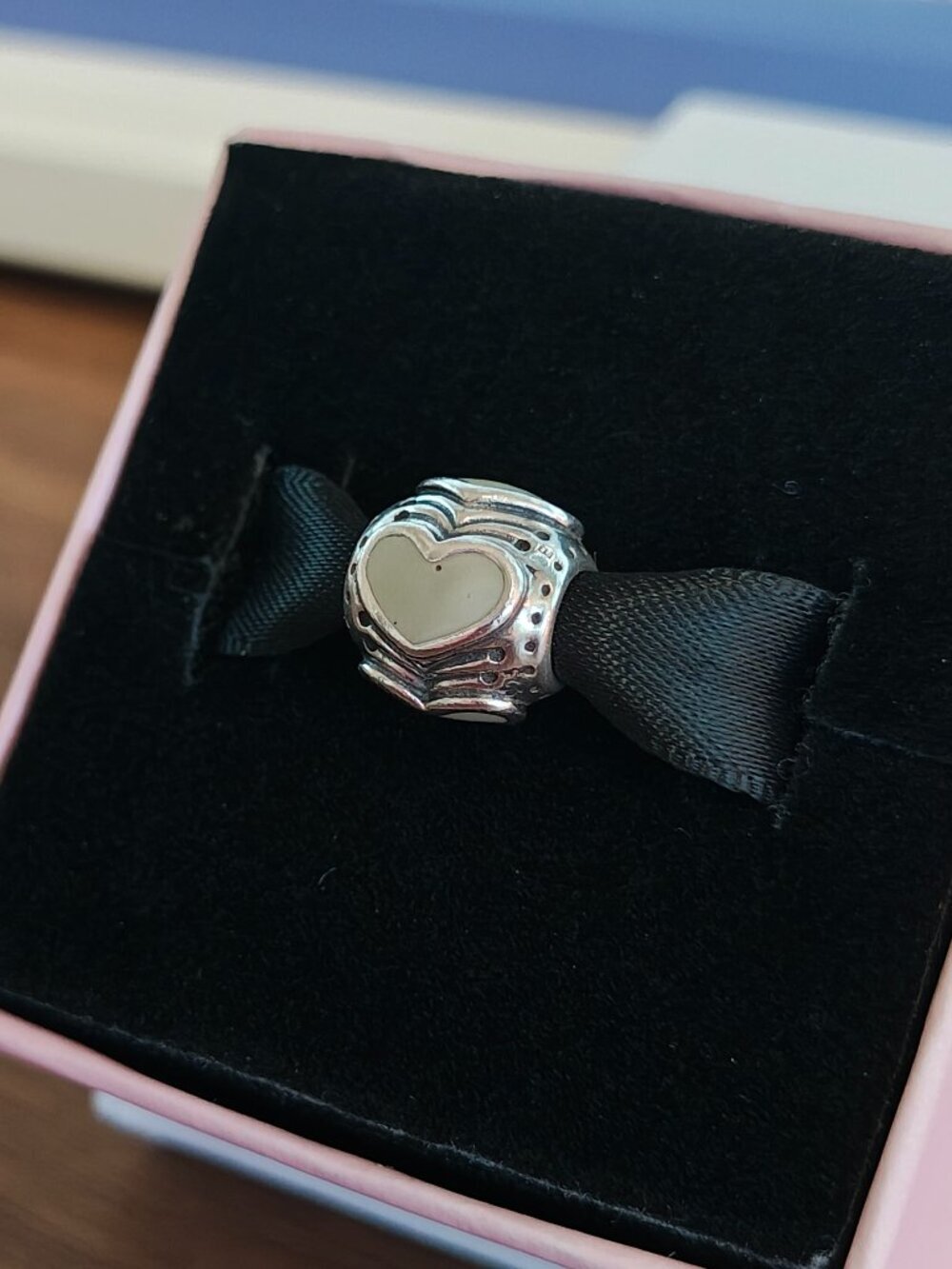 Authentic Pandora Light Grey Enamel Hearts Charm – 790591EN26 Sterling Silver - Picture 4 of 9
